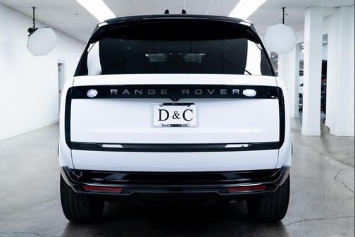 2025 Land Rover Range Rover P550e SE