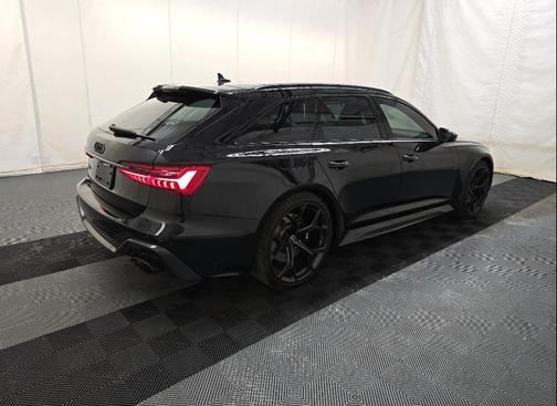 Mythos Black Metallic 2025 Audi RS 6 Avant 4.0T