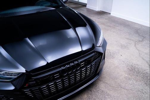Mythos Black Metallic 2025 Audi RS 6 Avant 4.0T