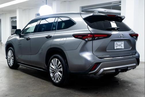 2025 Toyota Highlander Hybrid Platinum