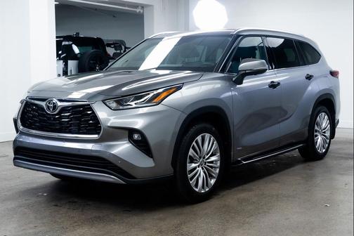 2025 Toyota Highlander Hybrid Platinum