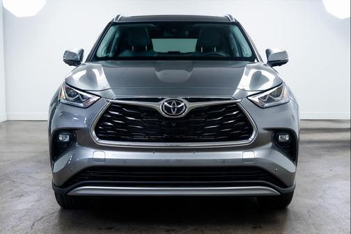 2025 Toyota Highlander Hybrid Platinum