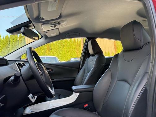 2016 Toyota Prius Four Touring