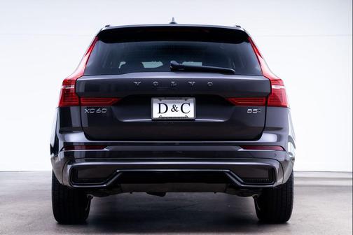 Platinum Grey Metallic 2025 Volvo XC60 B5 Plus