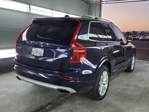 2016 Volvo XC90 T6 Momentum