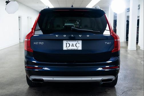 2016 Volvo XC90 T6 Momentum
