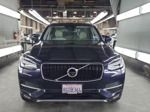 2016 Volvo XC90 T6 Momentum