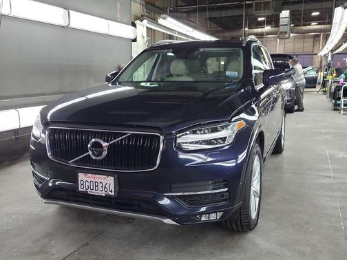 2016 Volvo XC90 T6 Momentum