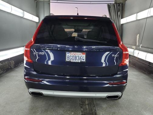 2016 Volvo XC90 T6 Momentum