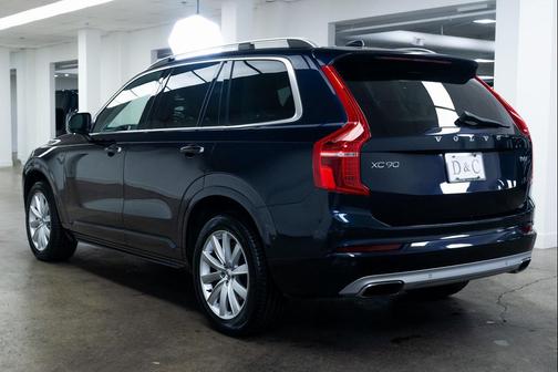 2016 Volvo XC90 T6 Momentum