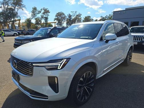 2025 Volvo XC90 B6 Ultra