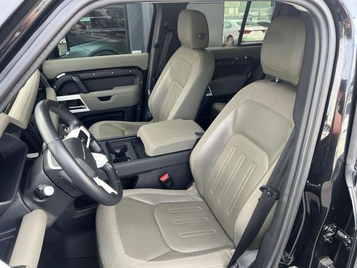Santorini Black Metallic 2020 Land Rover Defender 110 SE