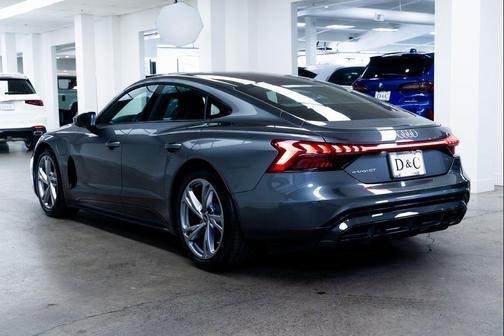 Daytona Gray Pearl Effect 2023 Audi e-tron GT Premium Plus quattro