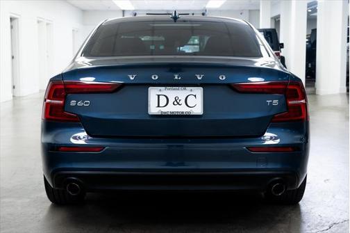 2020 Volvo S60 T5 Momentum