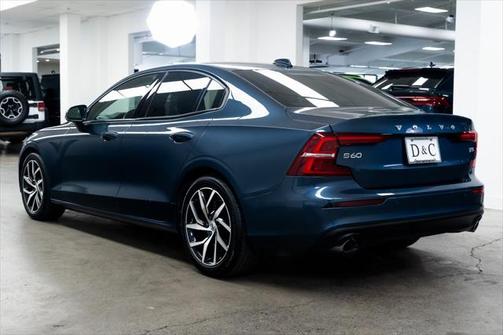 2020 Volvo S60 T5 Momentum