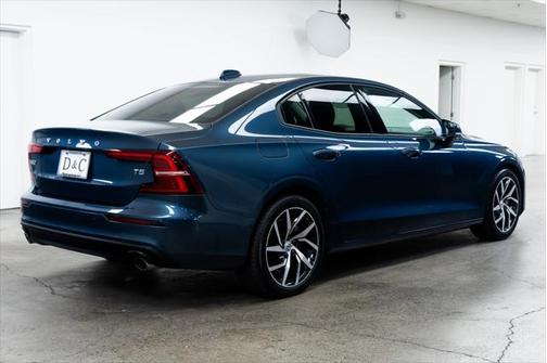 2020 Volvo S60 T5 Momentum
