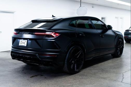 2022 Lamborghini Urus Base
