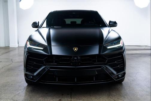 2022 Lamborghini Urus Base