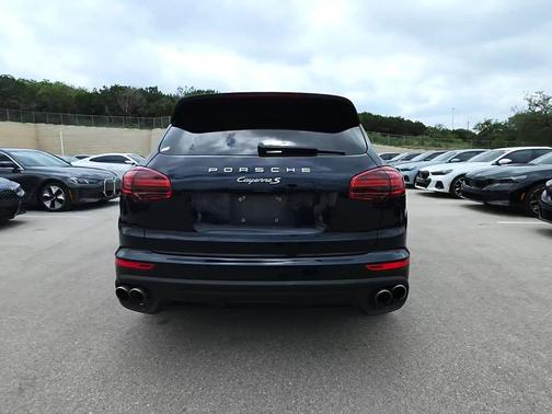 Moonlight Blue Metallic 2016 Porsche Cayenne S