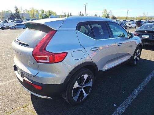 Silver Dawn Metallic 2025 Volvo XC40 B5 Plus Bright Theme