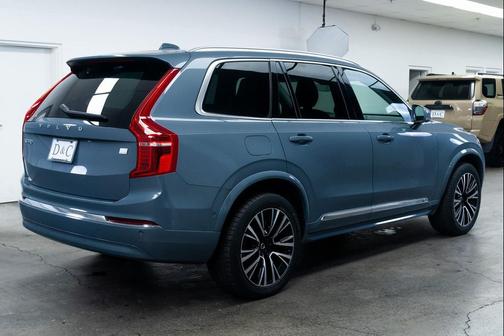2023 Volvo XC90 Recharge Plug-In Hybrid T8 Plus Bright Theme 7-Seater