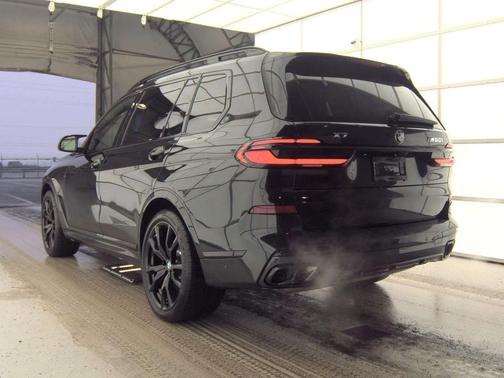 2025 BMW X7 M60i