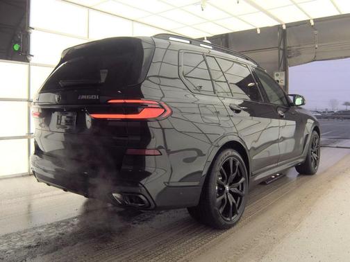 2025 BMW X7 M60i