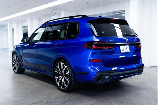Marina Bay Blue Metallic 2024 BMW X7 M60i