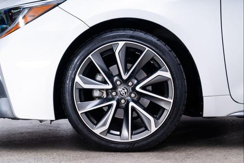 Classic Silver Metallic 2022 Toyota Corolla XSE