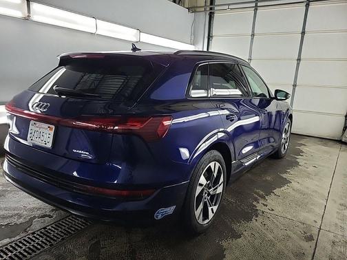 2021 Audi e-tron Premium