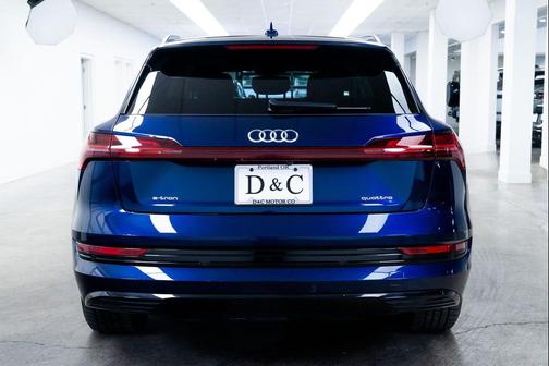 Navarra Blue Metallic 2021 Audi e-tron Premium