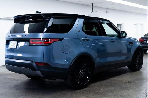 Byron Blue Metallic 2020 Land Rover Discovery HSE