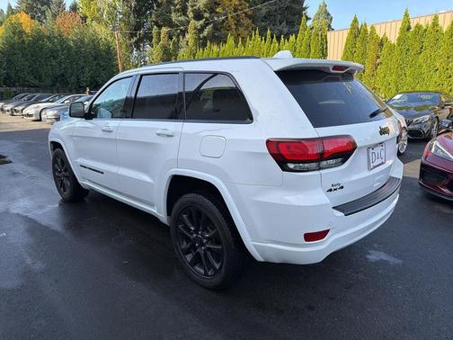 2022 Jeep Grand Cherokee Laredo