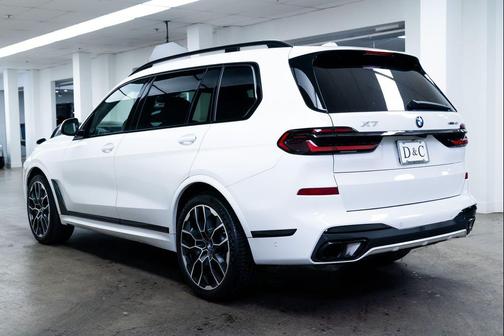 Alpine White 2024 BMW X7 xDrive40i