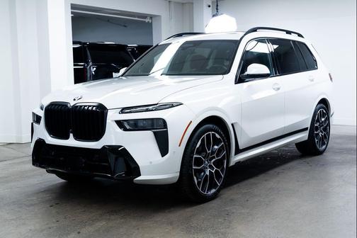 Alpine White 2024 BMW X7 xDrive40i