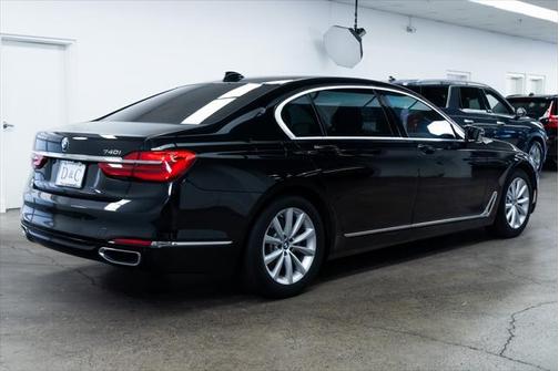 2019 BMW 740 740i