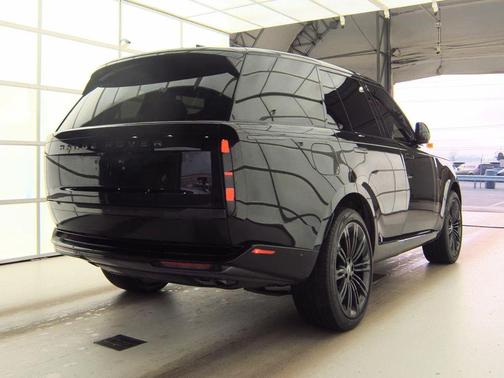 Santorini Black Metallic 2024 Land Rover Range Rover P530 SE