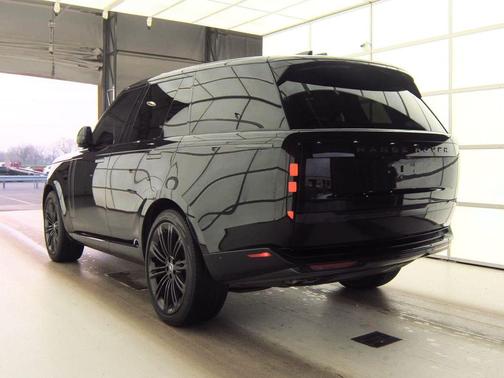 Santorini Black Metallic 2024 Land Rover Range Rover P530 SE
