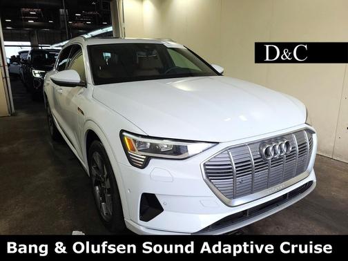 2022 Audi e-tron Premium Plus