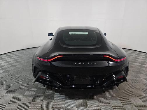 2025 Aston Martin Vantage 