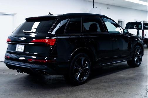 2025 Audi Q7 55 Premium Plus
