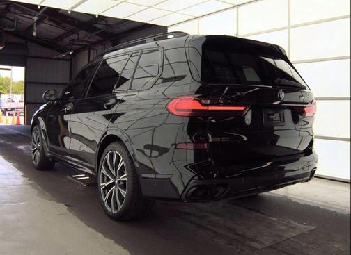 2022 BMW X7 M50i