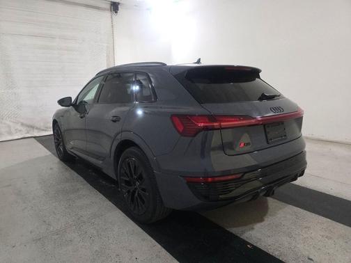 2024 Audi Q8 e-tron Prestige
