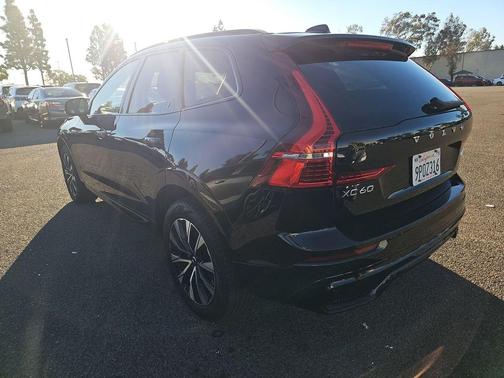 2025 Volvo XC60 B5 Plus