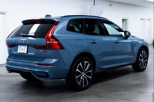 2023 Volvo XC60 B5 Plus Dark Theme