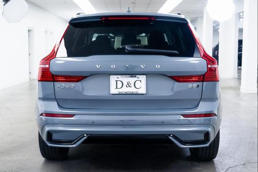 2023 Volvo XC60 B5 Plus Dark Theme
