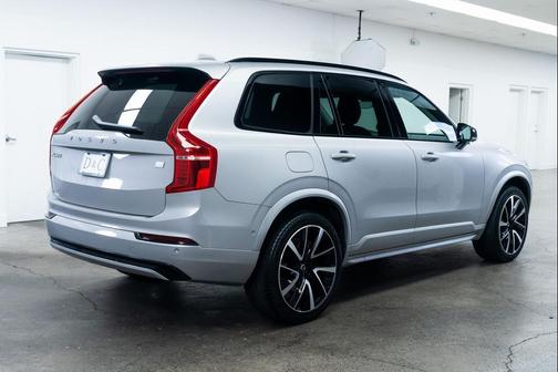 2023 Volvo XC90 Recharge Plug-In Hybrid T8 Ultimate Dark Theme 7-Seater