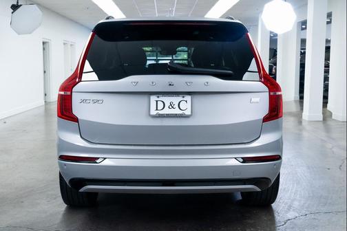 2023 Volvo XC90 Recharge Plug-In Hybrid T8 Ultimate Dark Theme 7-Seater