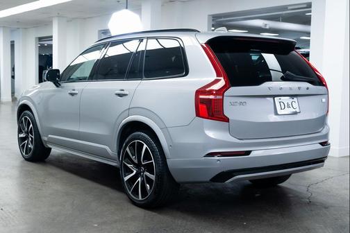 2023 Volvo XC90 Recharge Plug-In Hybrid T8 Ultimate Dark Theme 7-Seater