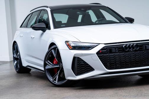 Glacier White Metallic 2022 Audi RS 6 Avant 4.0T
